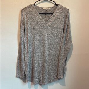 Active USA Large Lightweight Gray V-Neck Women's Top